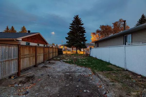 Calgary, AB T2B 1H6,2435 43 ST Southeast