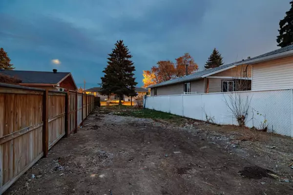 Calgary, AB T2B 1H6,2435 43 ST Southeast