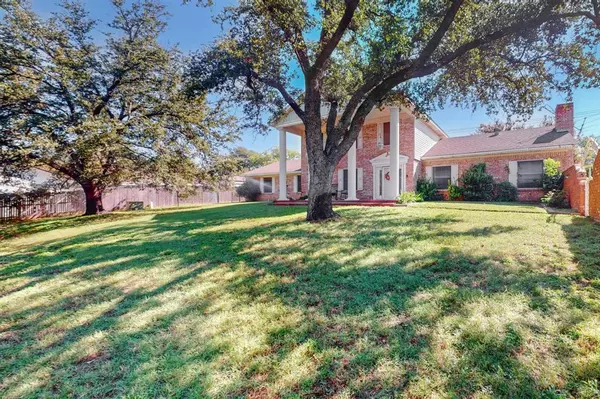 Bedford, TX 76022,2 Linderhof Circle