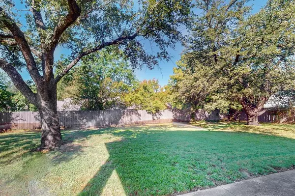 Bedford, TX 76022,2 Linderhof Circle