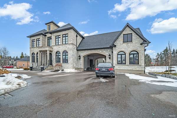 3 Vanvalley DR, Whitchurch-stouffville, ON L4A 2E1