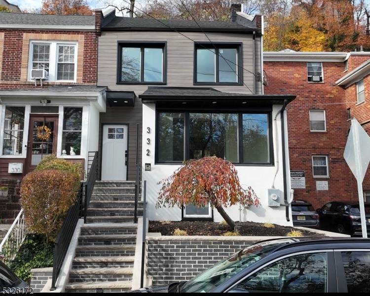 332 Undercliff Ave, Edgewater Boro, NJ 07020