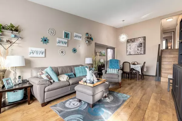 Calgary, AB T3J 2S9,22 Martingrove Mews NE