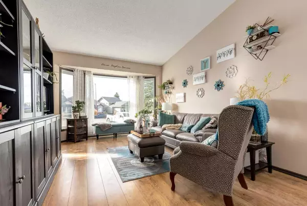 Calgary, AB T3J 2S9,22 Martingrove Mews NE