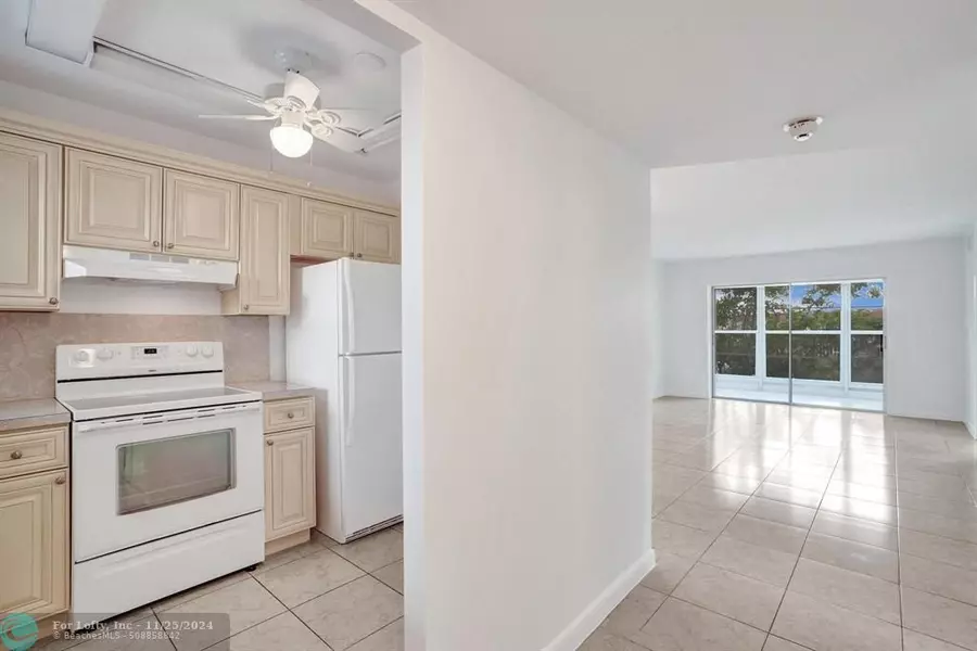 8880 Sunrise Lakes Blvd  #312, Sunrise, FL 33322