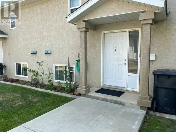 5 Tartan BLVD W #5, Lethbridge, AB T1J 5Y5