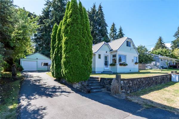 3869 Howard Ave,  Royston,  BC V0R 2V0