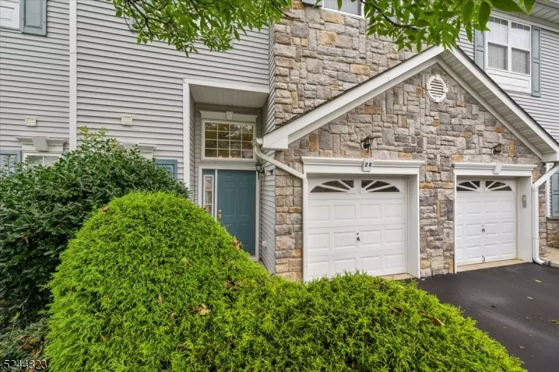 28 Harbor Bay Cir, Old Bridge Twp., NJ 08879