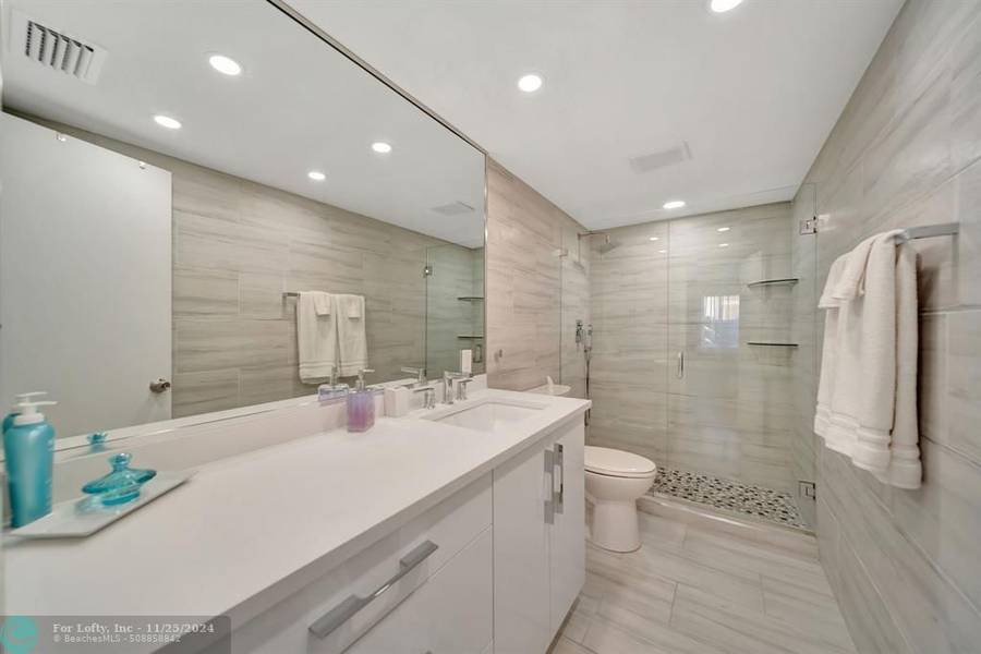 401 Golden Isles Dr  #302, Hallandale Beach, FL 33009