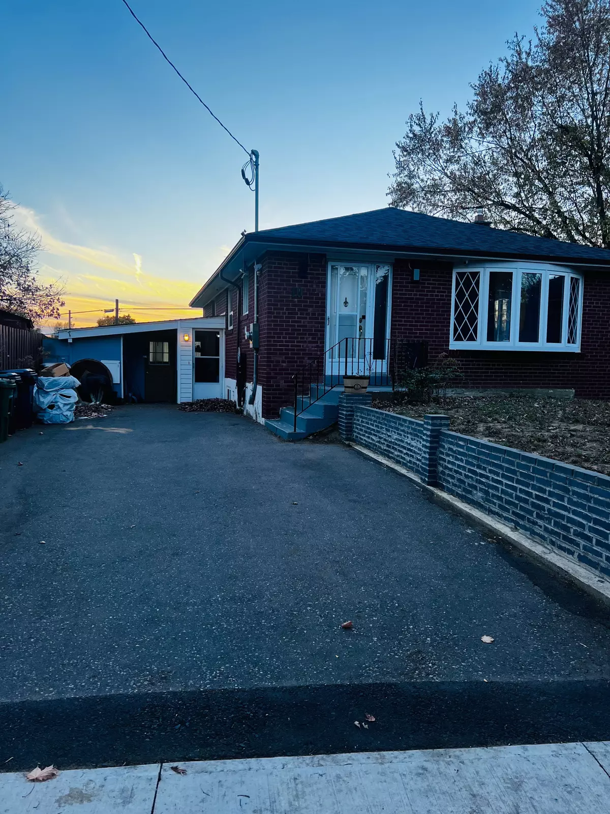 Toronto E09, ON M1P 4B6,10 Jackmuir CRES #Bsmt