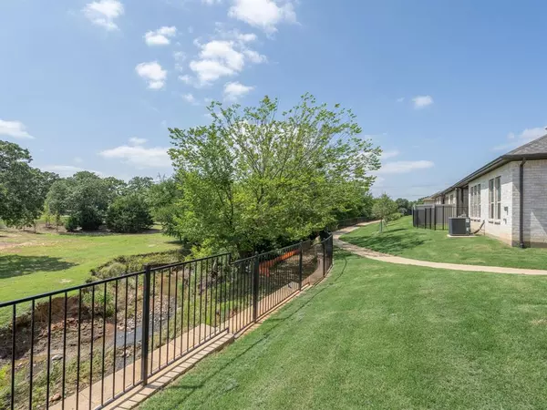 Highland Village, TX 75077,4012 lago vista Lane