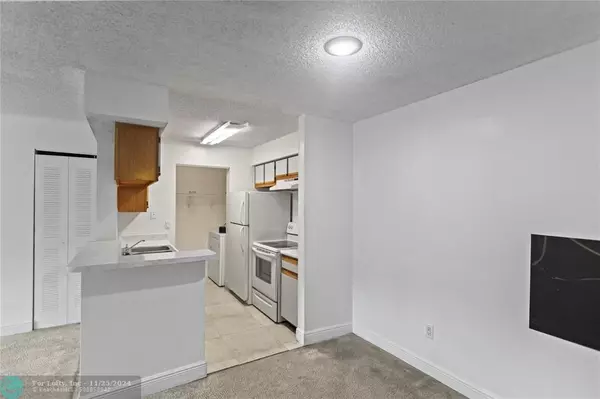 Pompano Beach, FL 33069,1237 SW 46th Ave  #812