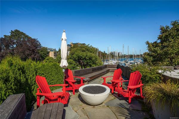 485 Head St, Esquimalt, BC V9A 5S1