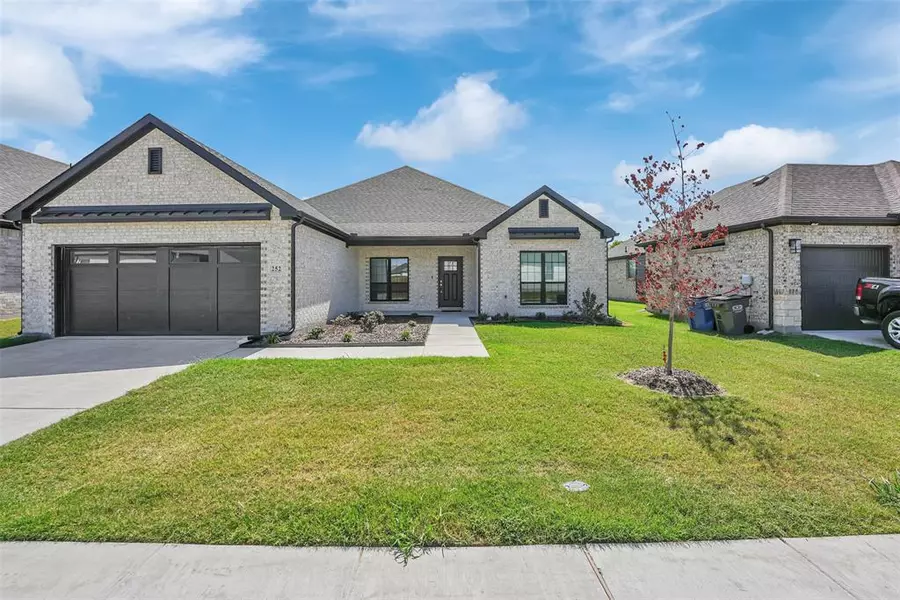 252 Lakeside Drive, Lavon, TX 75166