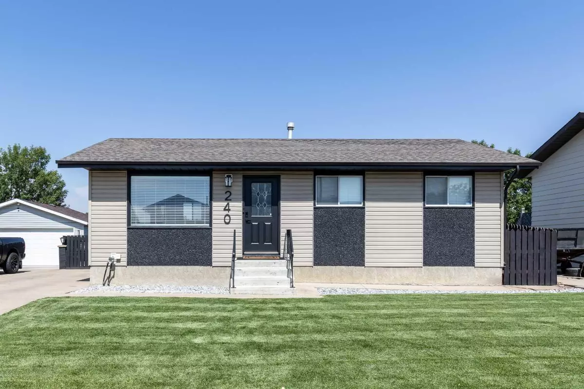 Medicine Hat, AB T1B 2K5,240 Shepherd CRES SE