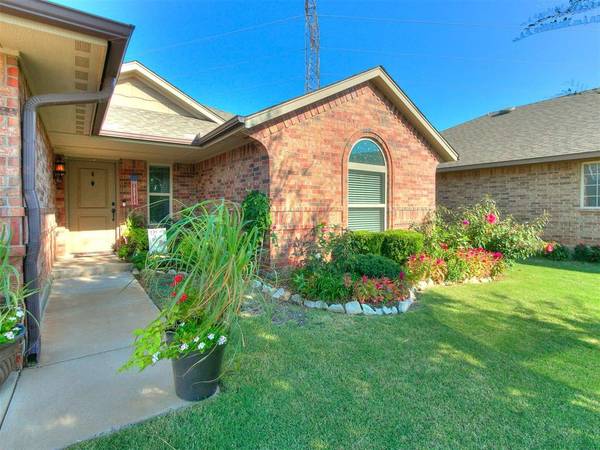 9608 Wessex Drive, Yukon, OK 73099