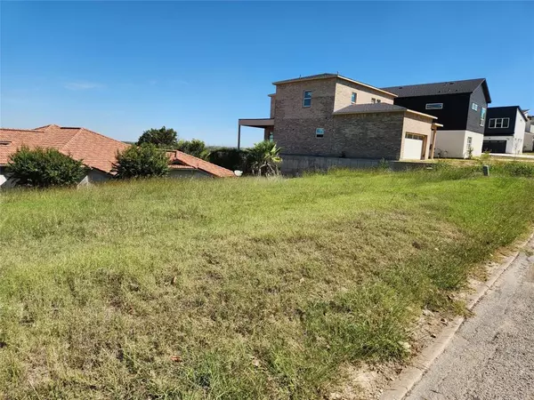 Fort Worth, TX 76179,7705 Lakeview Circle