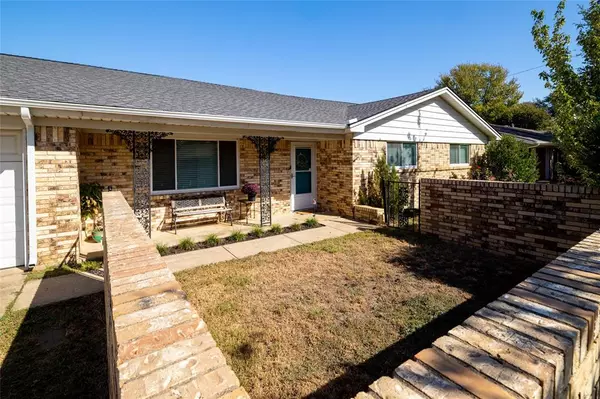 Hurst, TX 76054,444 W Pleasantview Drive