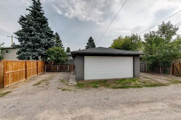 Calgary, AB T3E 3G4,3105 A & B, 3107 A & B 38 ST SW