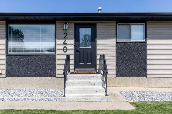 Medicine Hat, AB T1B 2K5,240 Shepherd CRES SE