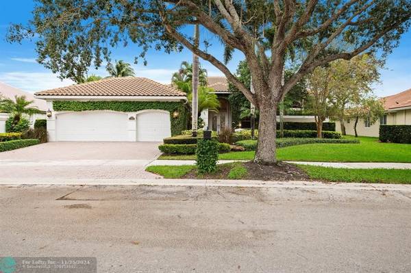 2696 Meadowood Dr, Weston, FL 33332