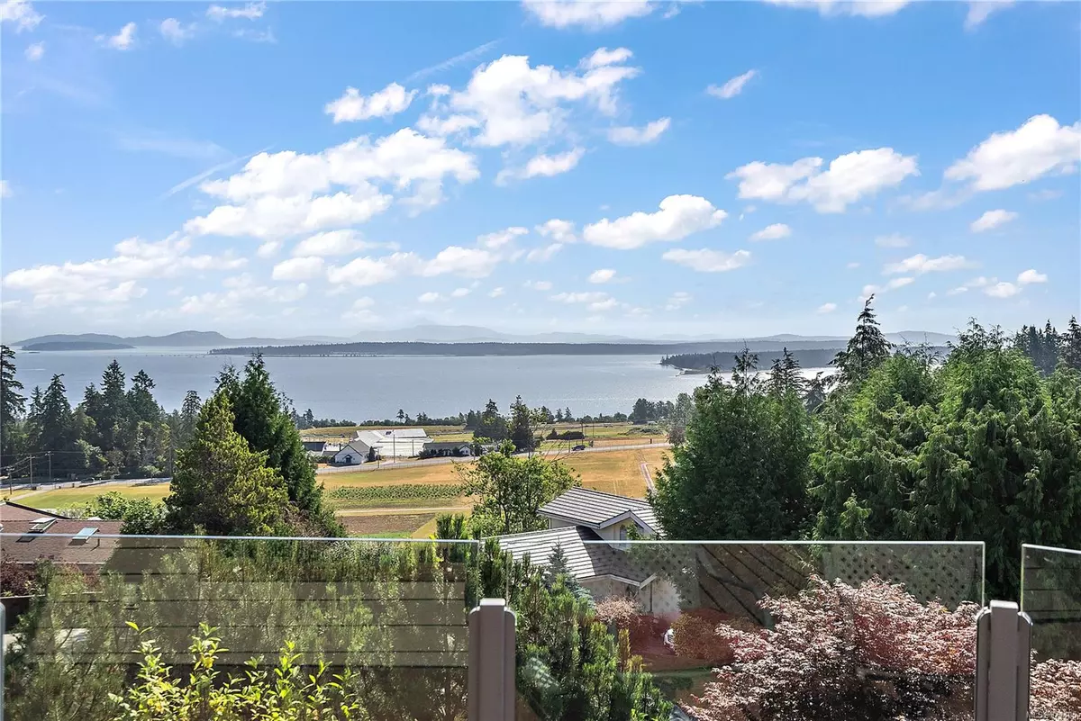 North Saanich, BC V8L 3Z6,8760 Beaumaris Pl