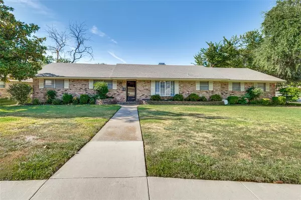 1305 Capetown Drive, Grand Prairie, TX 75050