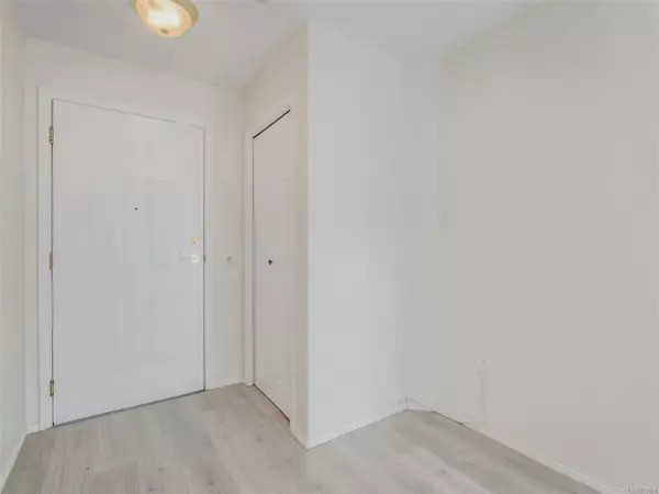 Victoria, BC V8V 2Z2,1070 Southgate St #305