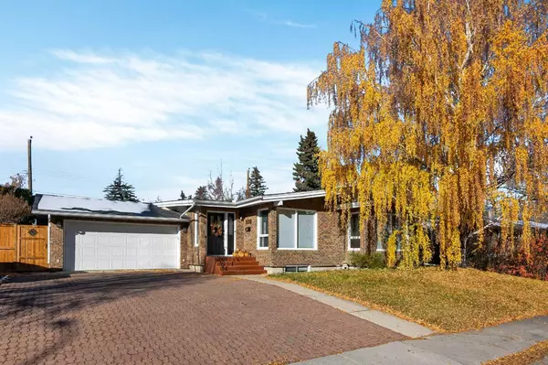 Calgary, AB T3E 5R3,6503 Lombardy CRES SW