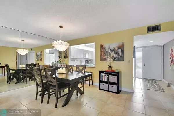 Boynton Beach, FL 33437,5603 Fairway Park Dr  #204