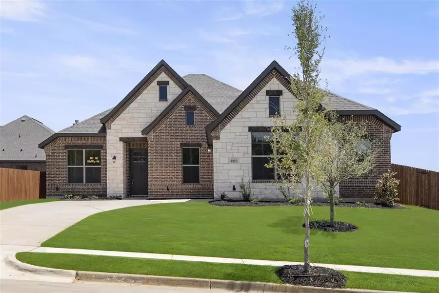 3216 Signal Hill Drive, Burleson, TX 76028