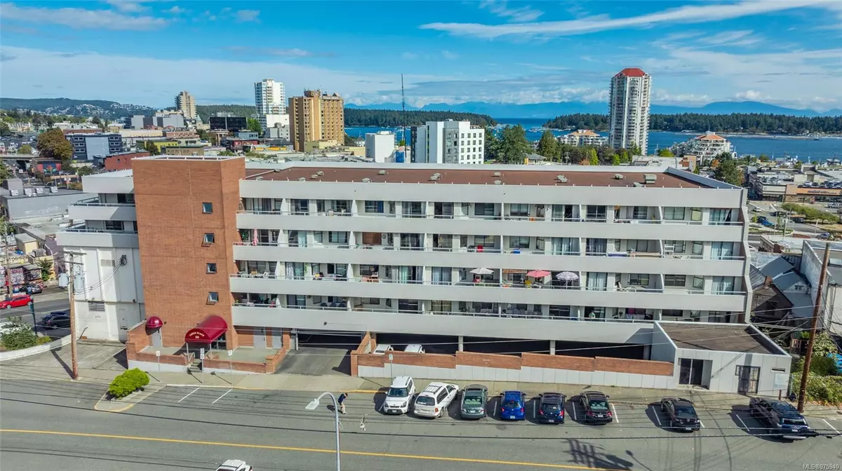 Nanaimo, BC V9R 6K3,30 Cavan St #415