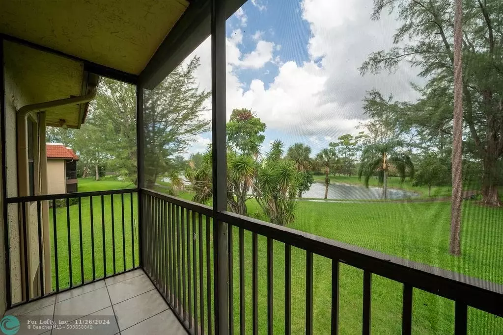 Boca Raton, FL 33433,21894 Lake Forest Cir  #201