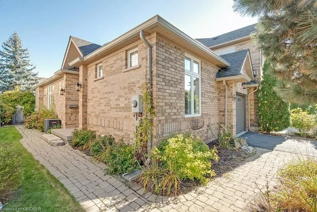 Oakville, ON L6M 4B3,2177 FOREST GATE PARK