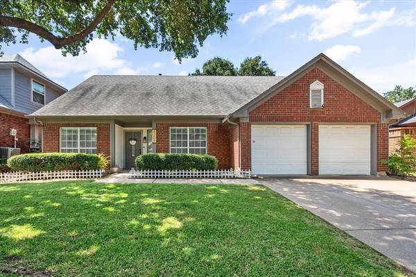 4208 Kelly Glenn Lane, Arlington, TX 76017