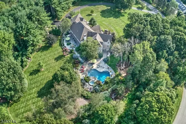 14 Balbrook Dr, Mendham Boro, NJ 07945