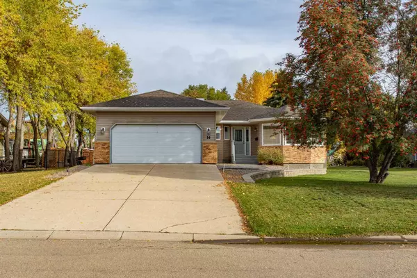 14 Pickwick LN, Lacombe, AB T4L 1T6