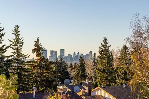 40 Thornaby CRES Northwest, Calgary, AB T2K 5K4