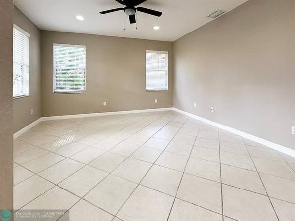 West Palm Beach, FL 33401,975 Millbrae Ct  #2