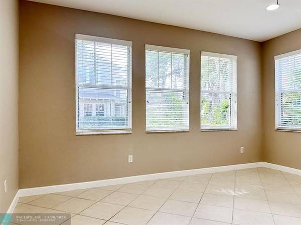 West Palm Beach, FL 33401,975 Millbrae Ct  #2