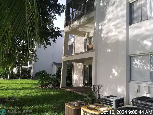 Tamarac, FL 33319,5672 Rock Island Road  #264