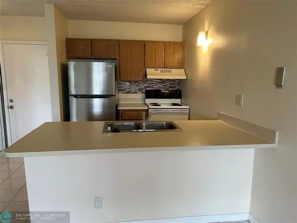 Coral Springs, FL 33065,2401 RIVERSIDE DR  #517