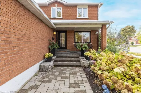 Oakville, ON L6H 4V8,467 HEDGEROW LN