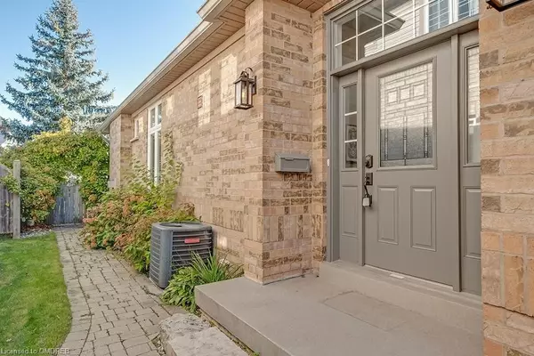 Oakville, ON L6M 4B3,2177 FOREST GATE PARK