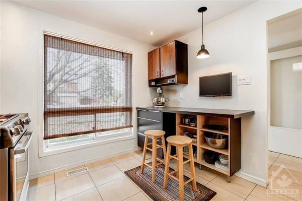 Barrhaven, ON K2J 2C9,5 FABLE ST