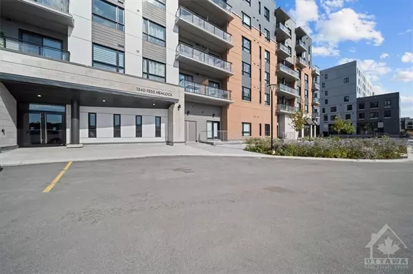 Manor Park - Cardinal Glen And Area, ON K1K 5C2,1350 HEMLOCK RD #611