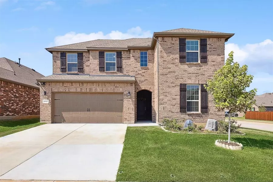 10525 Bluestone Lane, Aubrey, TX 76227