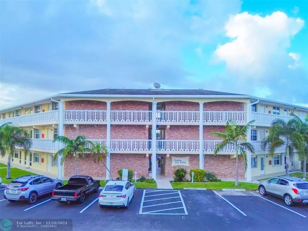 Pompano Beach, FL 33060,700 Pine Dr  #308