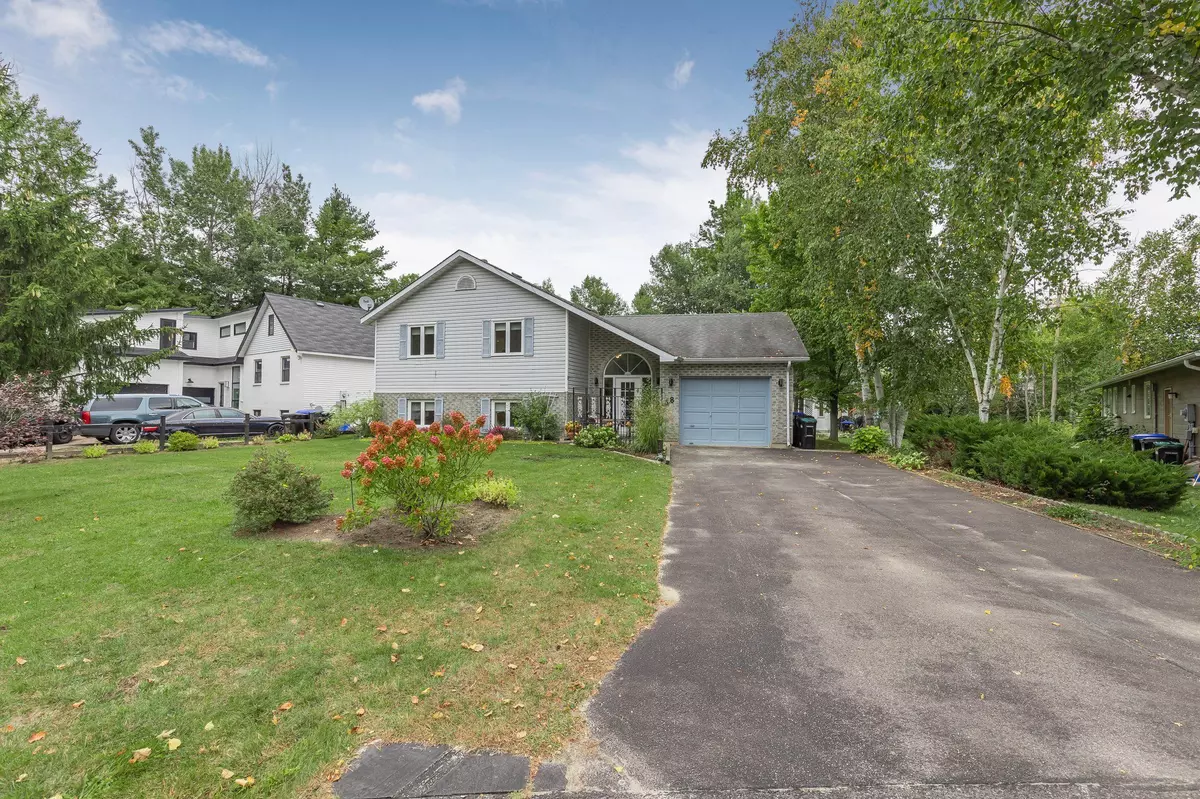 Wasaga Beach, ON L9Z 1K9,38 Fatima CT