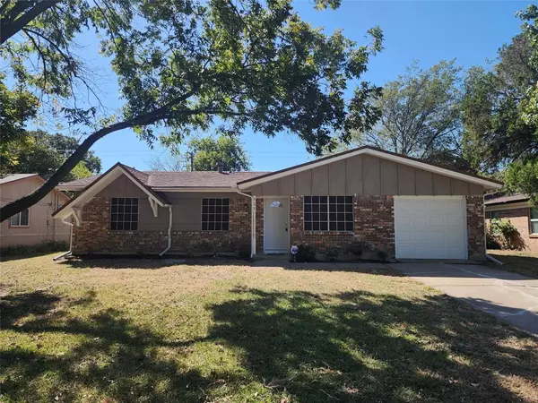 521 NW Hillery Street, Burleson, TX 76028